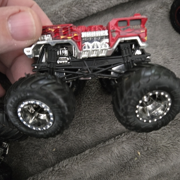 Hot Wheels Monster Trucks Bundle Toys (8) Variety Lot - Picture 7 of 9